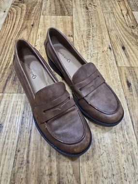 Baretraps Olivia brown loafers. 